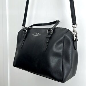 Coach shoulder/hand held sm bag. Zipper closure w/ silver hardware.